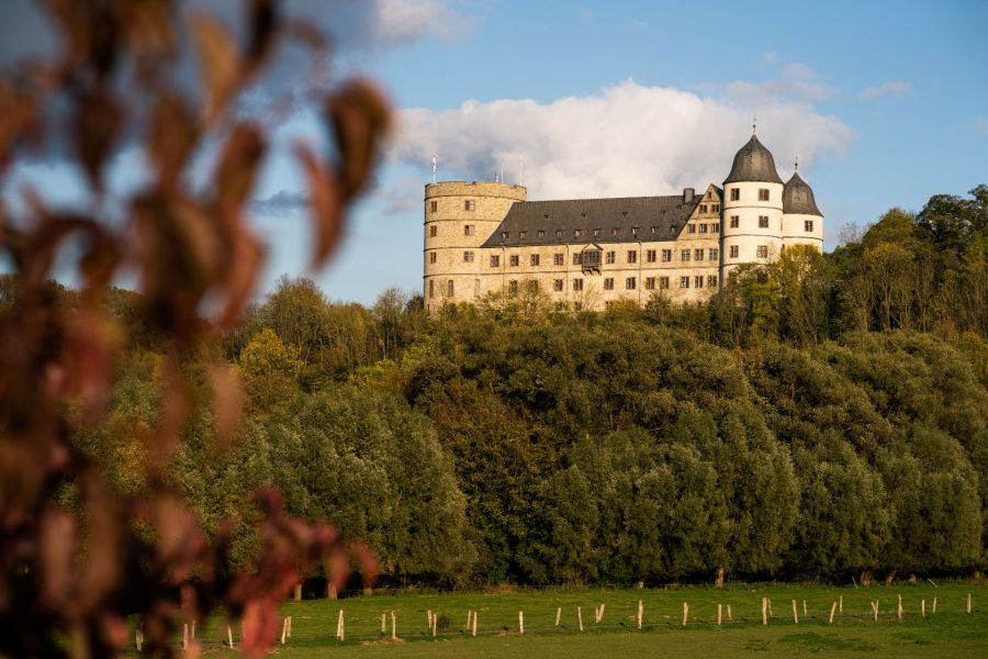 Die Wewelsburg im Herbst (Bild: André Heinermann für das Kreismuseum Wewelsburg)
